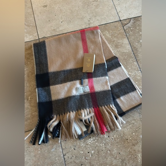 NEW 💕 XL BURBERRY LONDON 2025 Half Mega Giant Check Cashmere Scarf Shawl Wrap - Picture 12 of 13